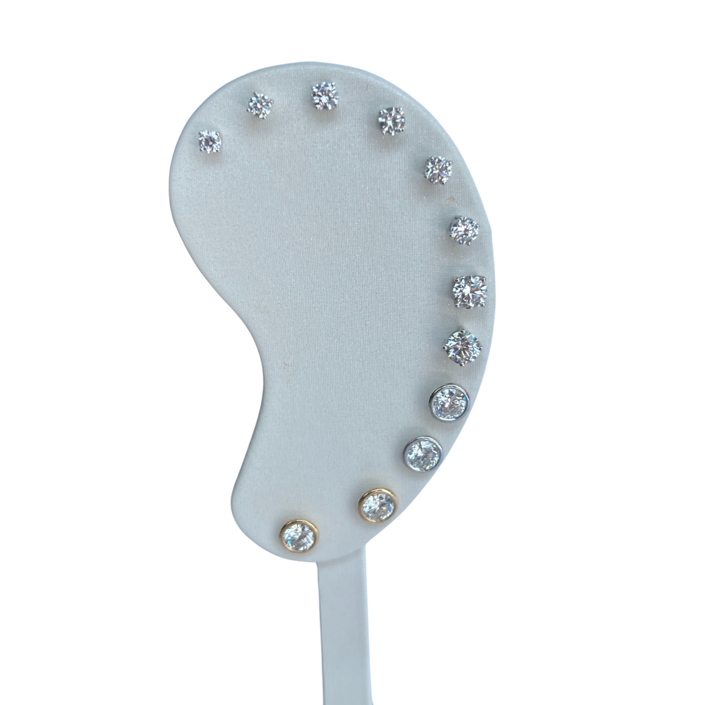 Orbit Bezel Lab Studs Aretes