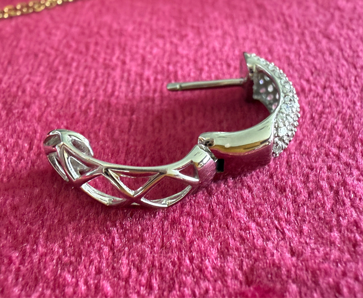 Huggies Pavé Blancos Aretes