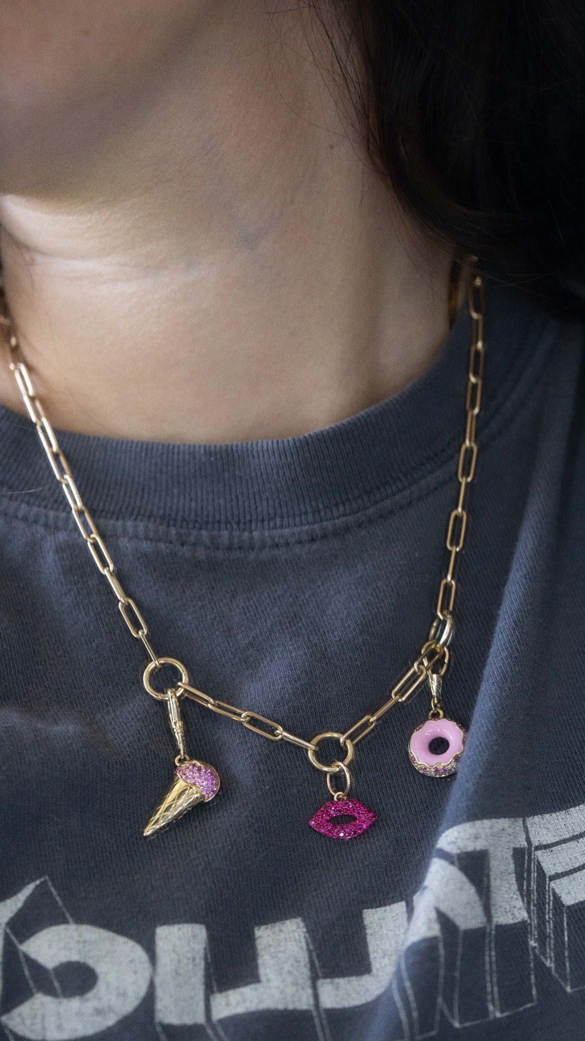 Kiss me now - Ruby lip pendant