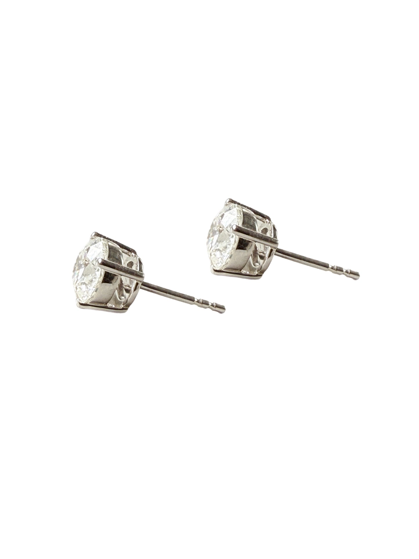 Classic Studs Lab Grown Aretes