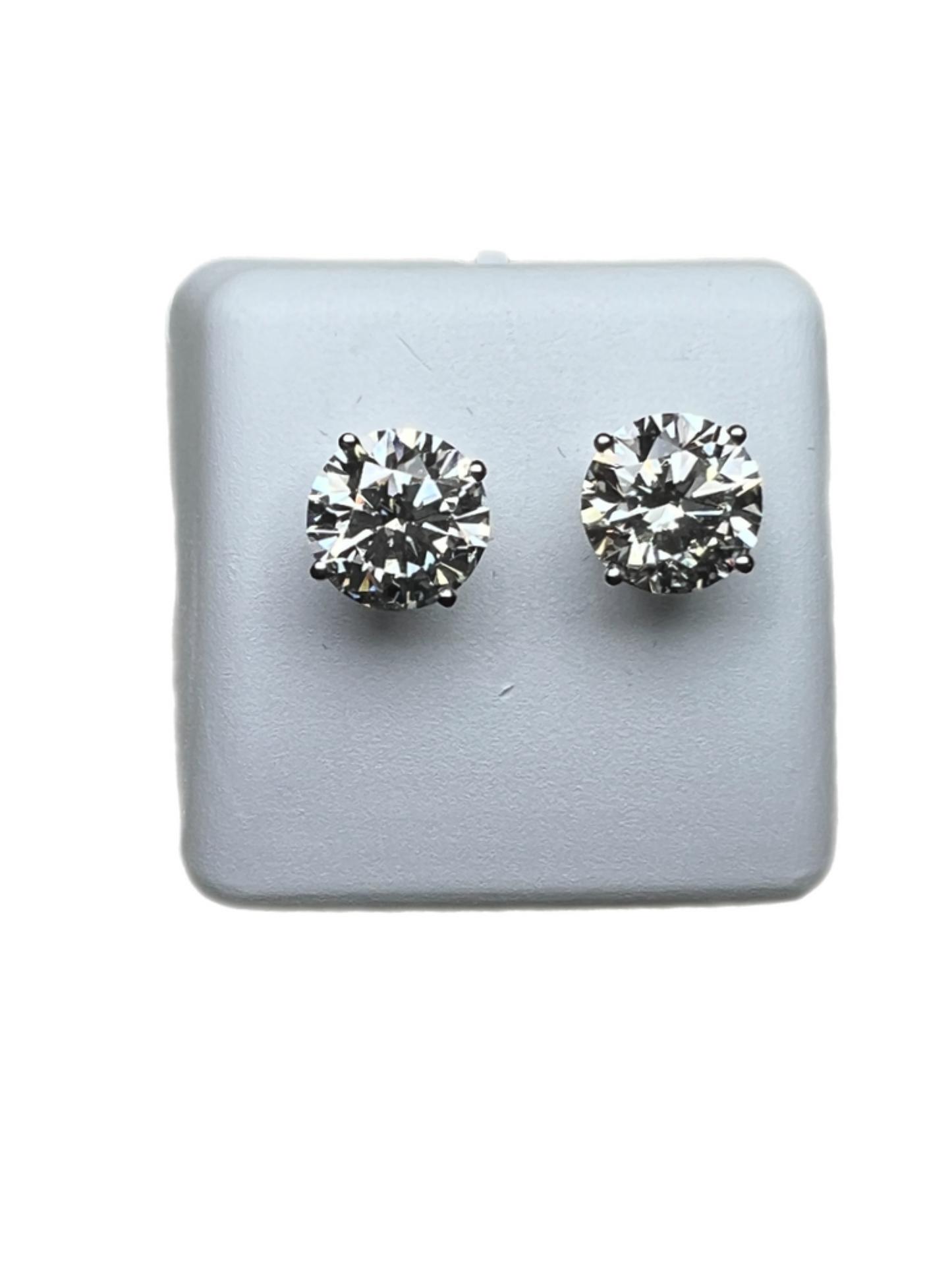 Classic Studs Lab Grown Aretes
