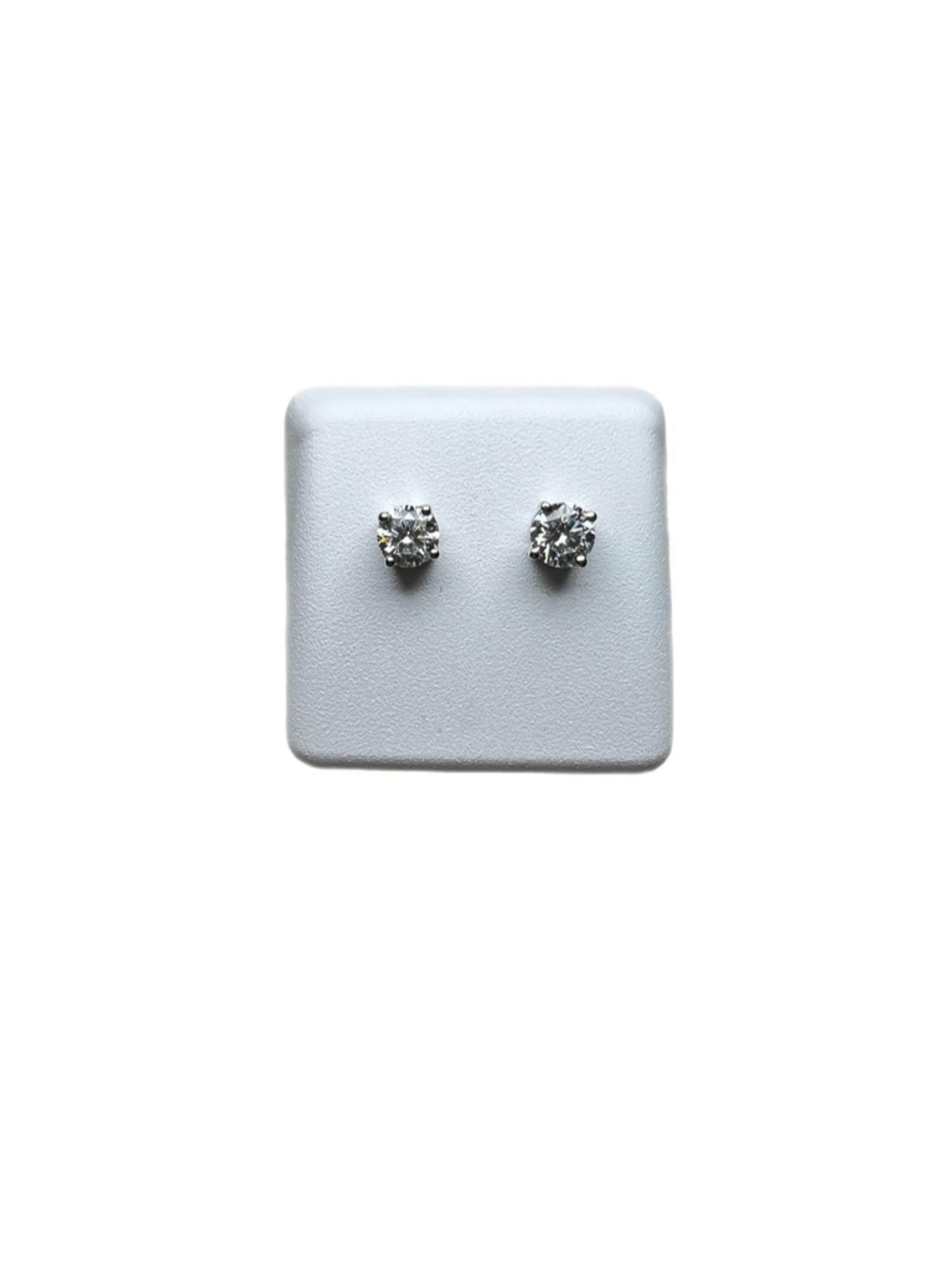 Classic Studs Lab Grown Aretes