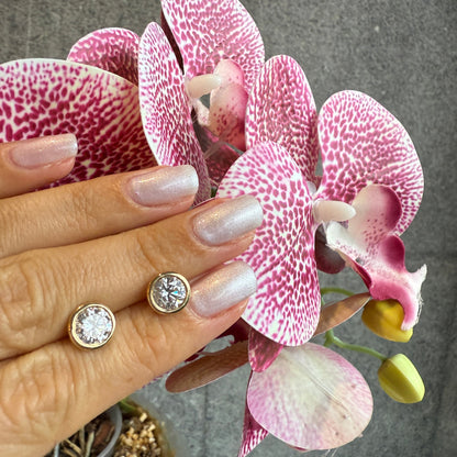 Orbit Bezel Lab Studs Aretes