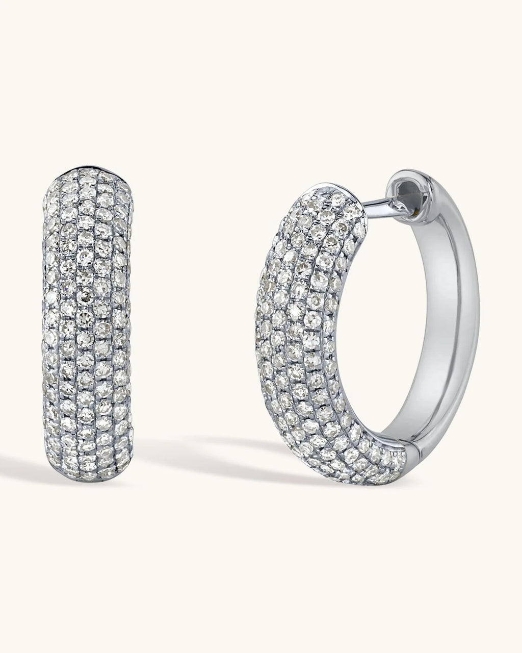 Aretes Huggies Pavé Blancos