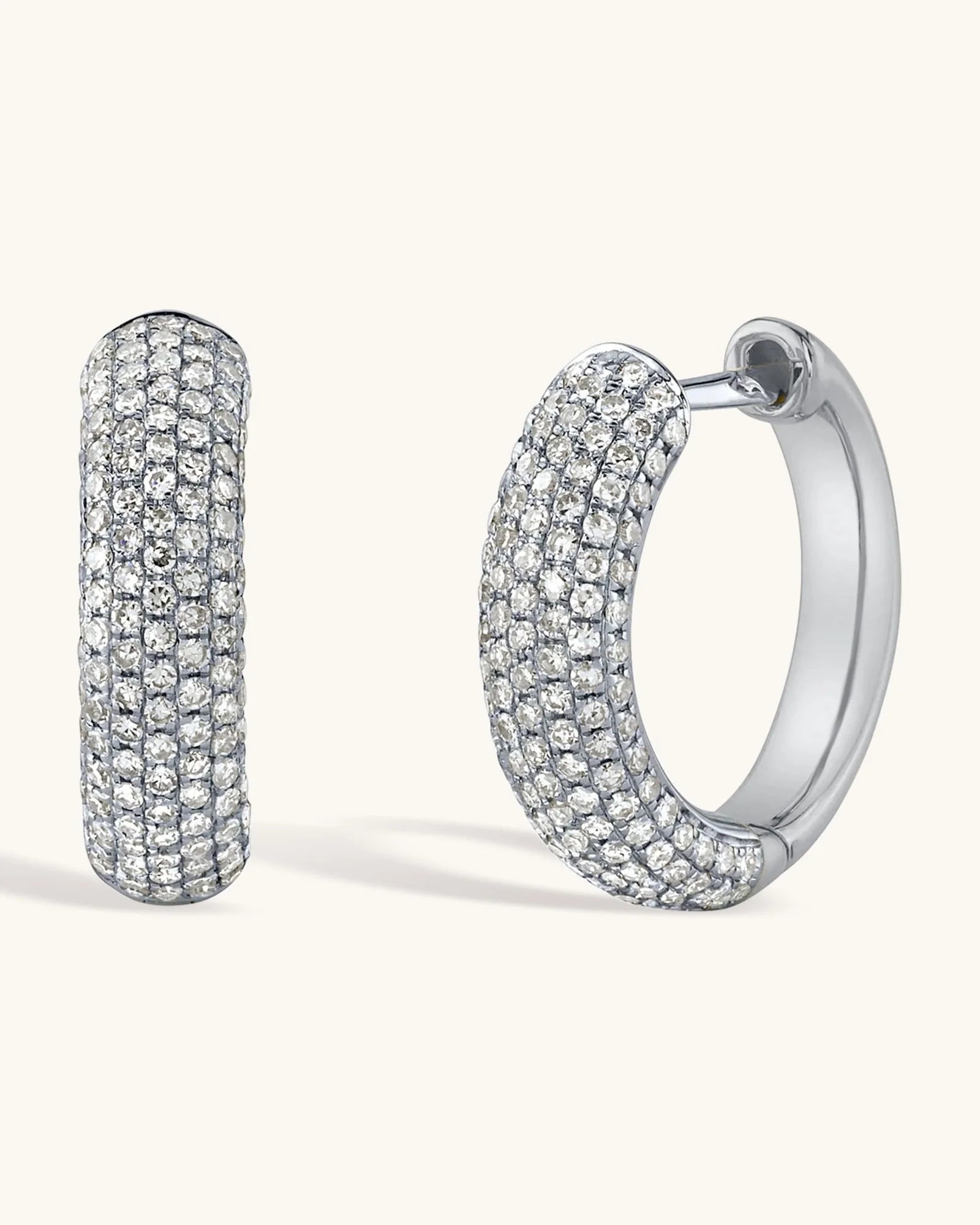 Aretes Huggies Pavé Blancos