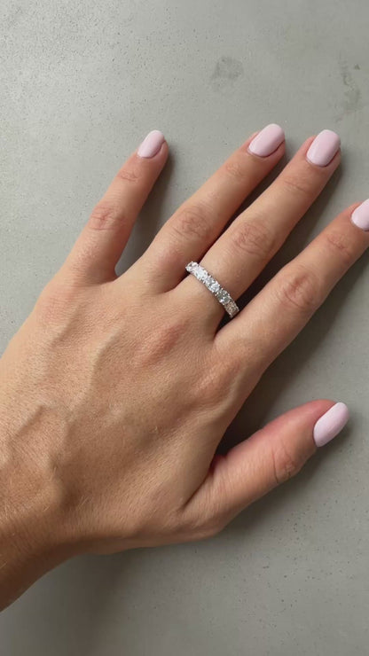 Horizontal Eternity Anillo